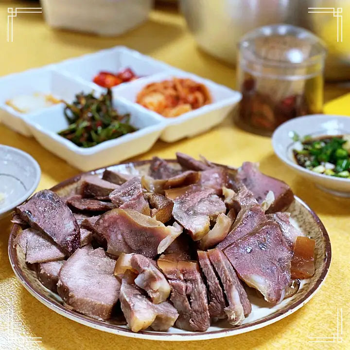 경주중앙시장 소머리곰탕 떡볶이&김밥 돔배기 김치만두 고기만두 새우만두 족발 닭발 편육 밀키트 맛집 전국 택배 주문 가볼만한 곳 추천