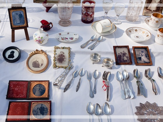 벼룩시장에 파는 물건들