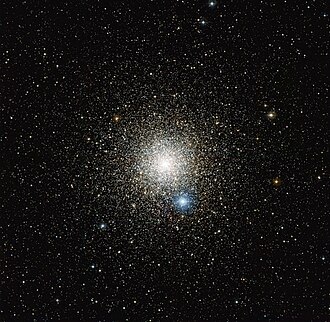 파보자리 구상성단 NGC 6752입니다.