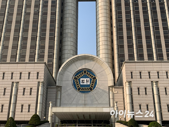 일본 여성들의 한국 원정 성매매를 알선한 혐의를 받는 업주가 구속됐다. 사진은 서울중앙지법 전경. [사진=최란 기자]
