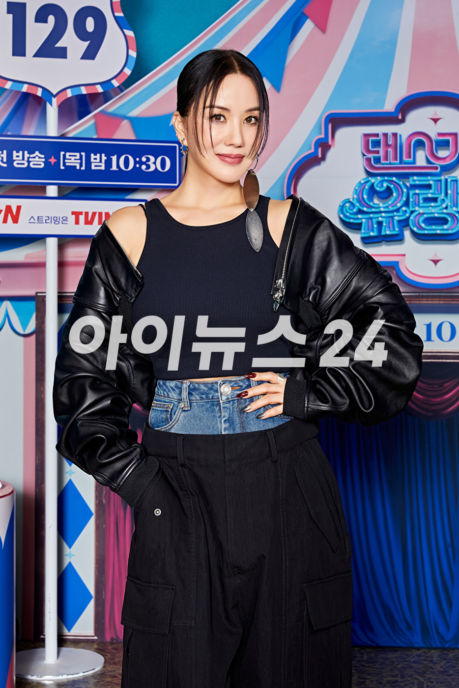 가수 엄정화가 23일 온라인으로 진행된 tvN 예능 '댄스가수 유랑단' 제작발표회에 참석하고 있다. [사진=tvN]