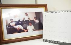정다웠던-네명의-가족사진과-그날이-적혀있는-달력