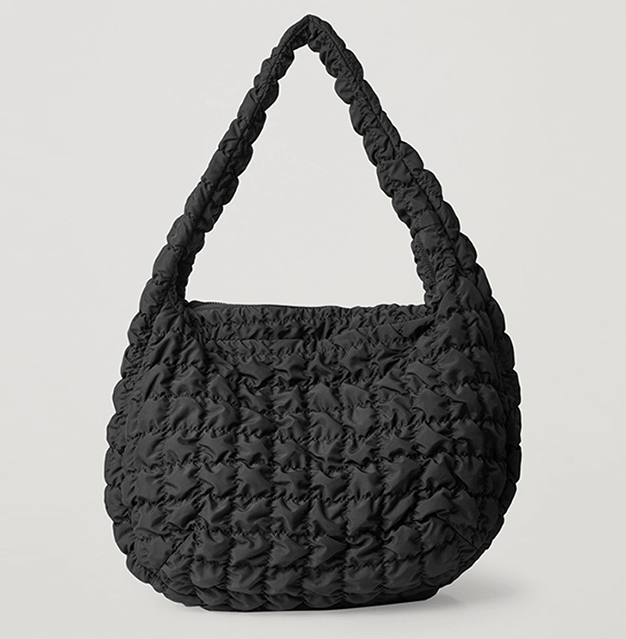 코스 퀼팅 가방 블랙 사진