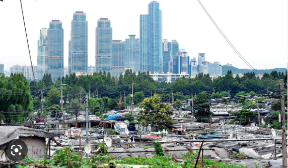 강남구에 위치한 빈자촌 &amp;#39;구룡마을&amp;#39;