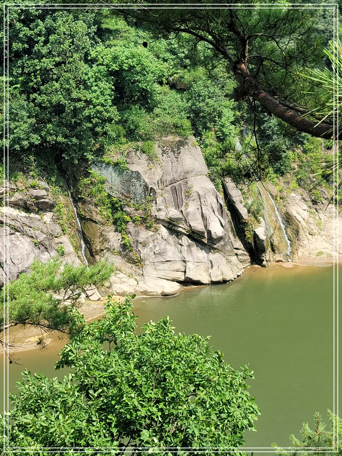 한탄강-주상절리길-협곡-사이-폭포