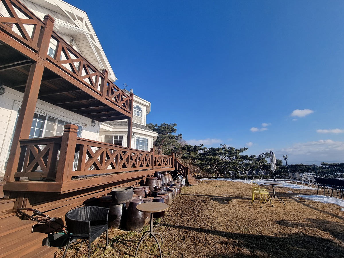 강화도 너머 석모도 노을이 예쁜 탁 트인 오션뷰 카페 &amp;#39;순간의순간&amp;#39;: 비건&amp;#44; 노밀가루 디저트&amp;#44; 무료 쿠폰