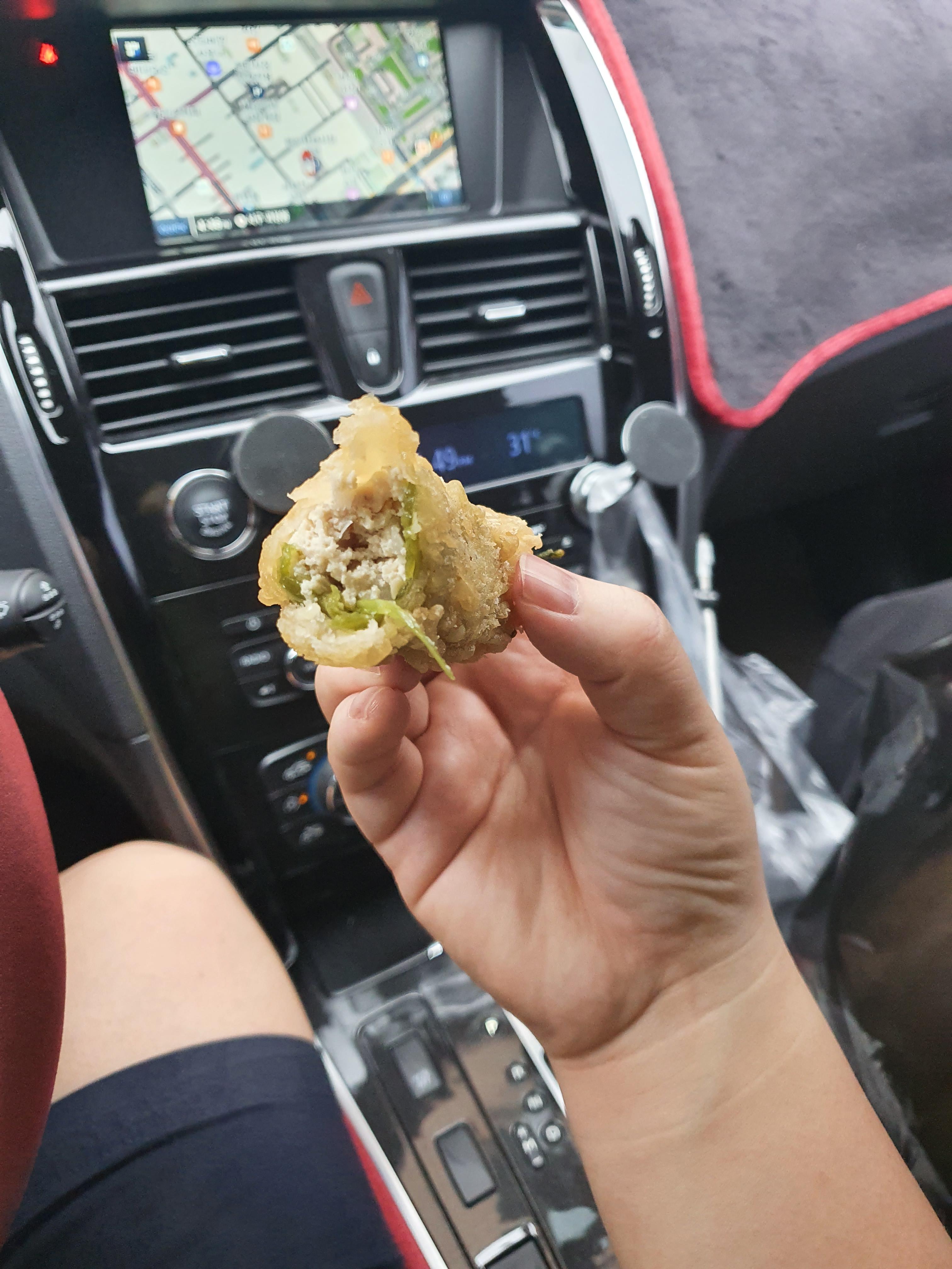 고추튀김안에 고기가 들어가 있는데 독특하니 맛좋다.