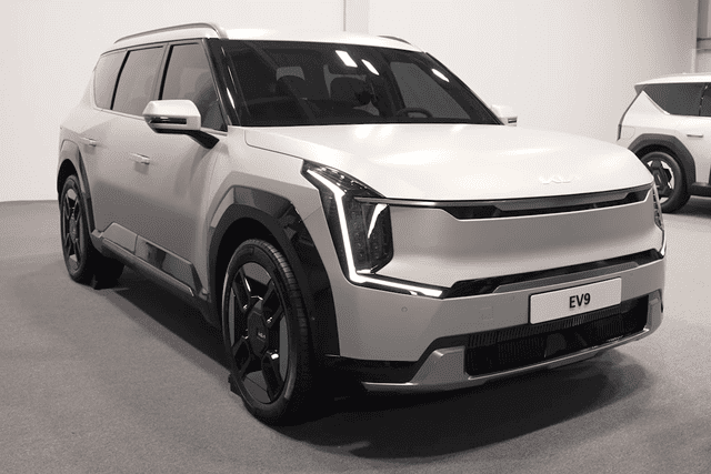 ev9 화이트 전면