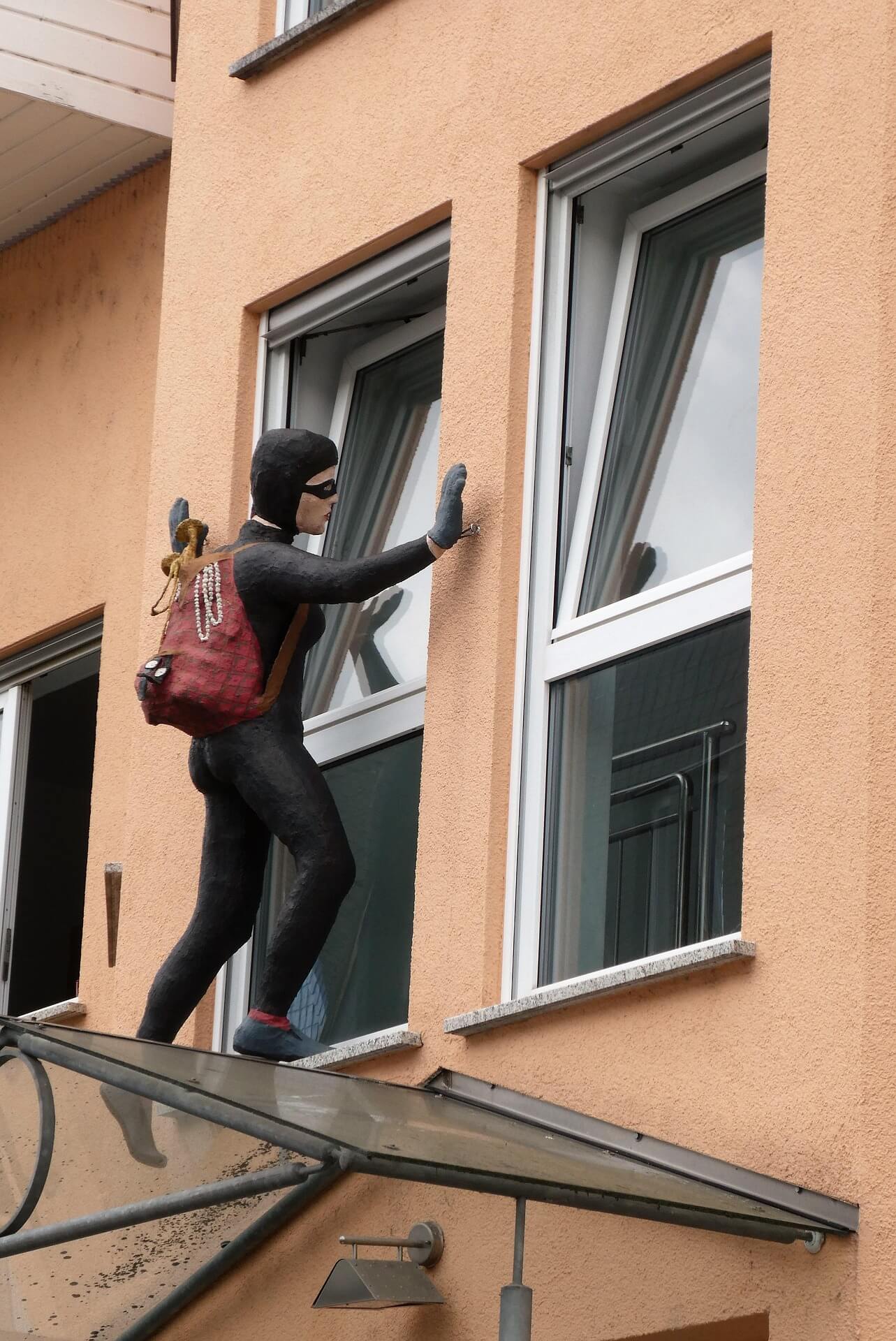 도둑 맞는 꿈 해몽 총정리 – 돈, 가방, 집 도난 꿈의 숨은 의미는?