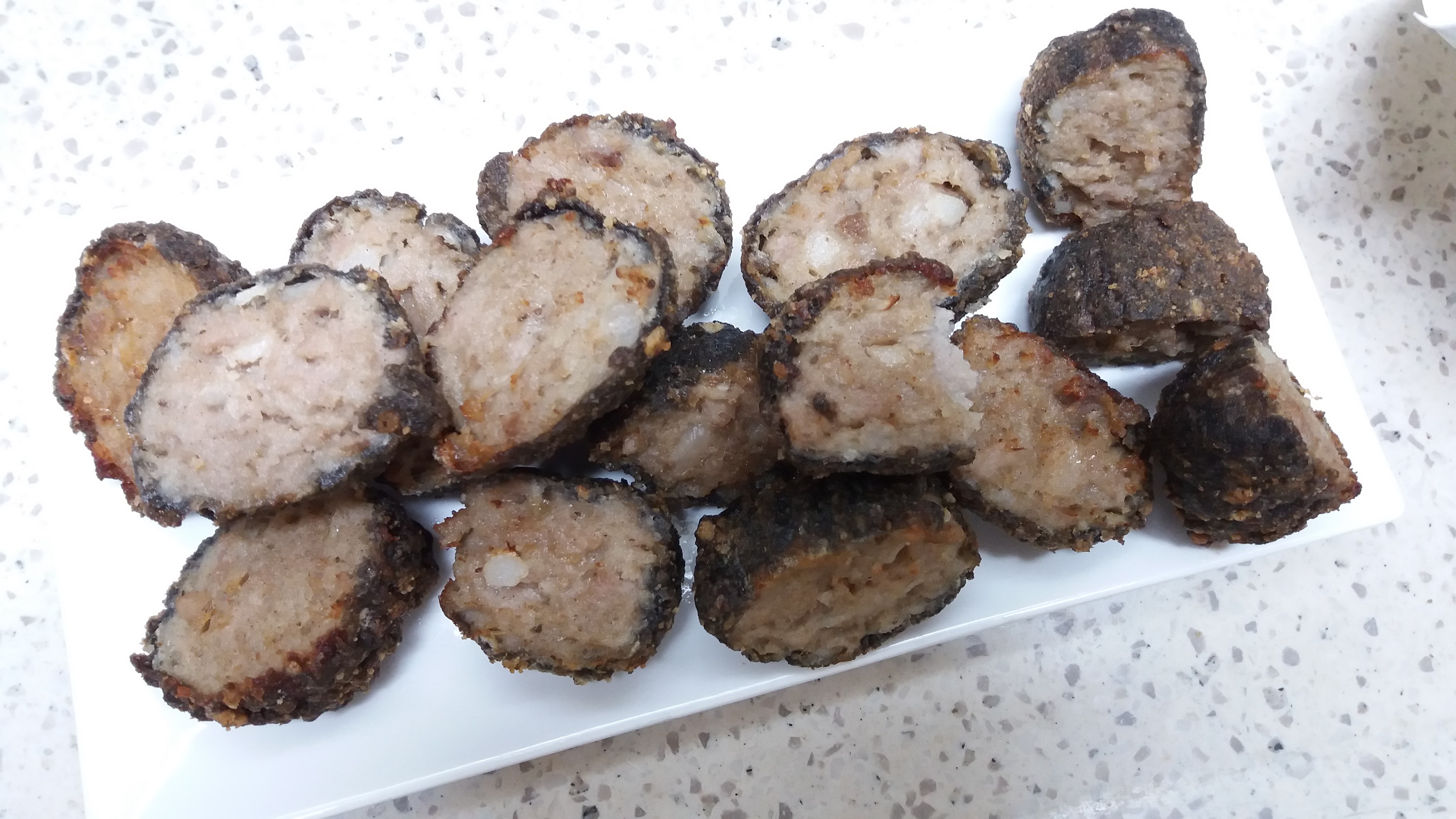 고메 거멍 화산송이 볼카츠