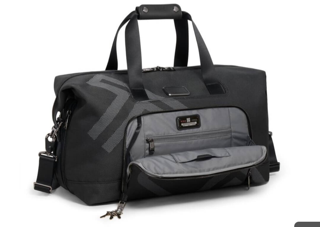 투미 보스턴백 2