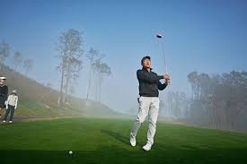 하정우 골프연기하는 사진