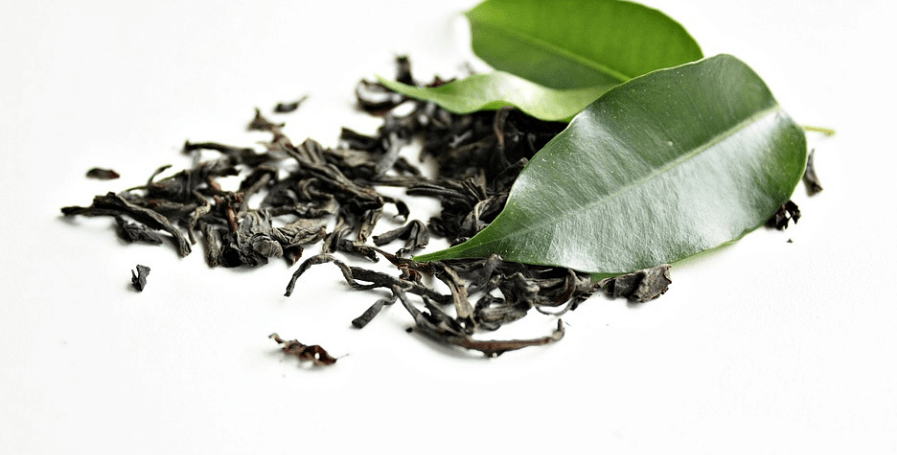 발톱 무좀 없애는 방법으로 말린 녹차 잎이 도움이 된다