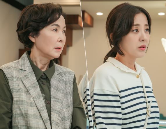 금보라와 딸 김현진이 함께 쇼핑하며 다정하게 대화하는 장면