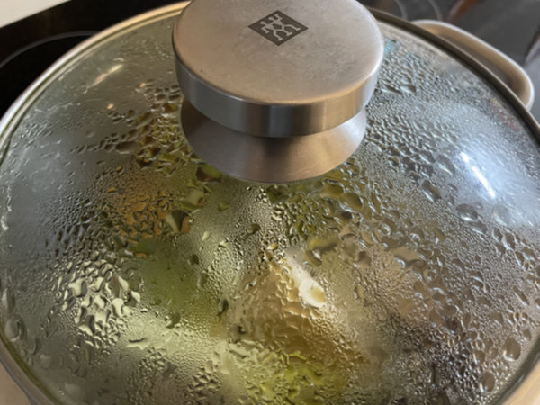 수육 맛있게 삶는법 - 뒤집어서 20분, 뜸 들이기 10분