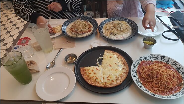 주문한-메뉴들