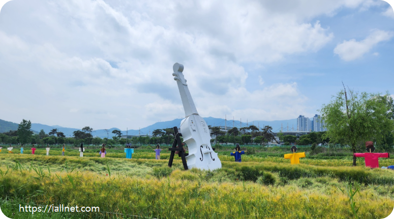 대형 첼로 조형물