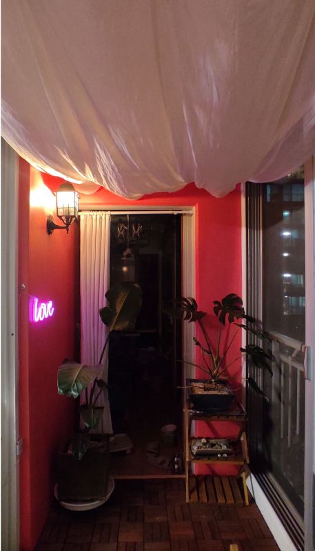 집게고리로는 균일한 곡선이 되지 않아 울퉁불퉁해보이는 캐노피 커튼