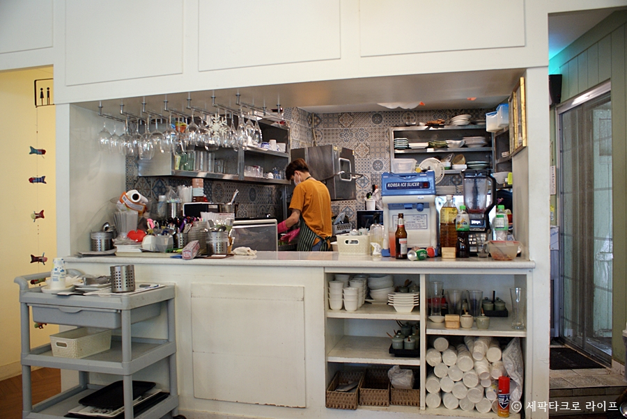 부산알로이타이음식점