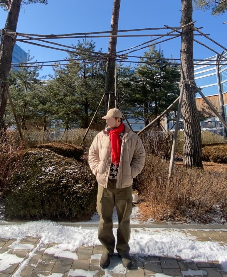 데일리룩('26.1.24.)랭글러 빈티지 로고 볼캡, 바스틱 숏패딩 점퍼, 리끌로우 무지 레드 머플러, 어썸스튜디오 하운드투스 모크넥 니트, 프리즘웍스 카고팬츠, 블런드스톤 585