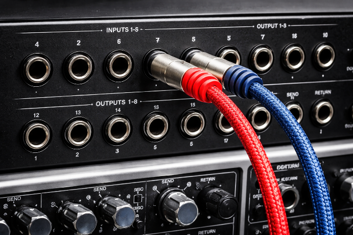 오디오 인터페이스의 독립적인 라인 출력과 입력을 활용한 외장 이퀄라이저 하드웨어 인서트 연결