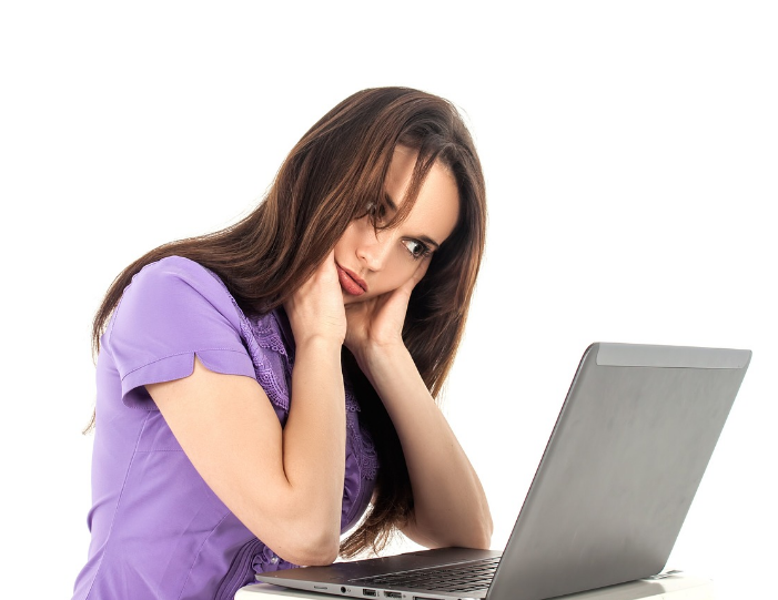 갑상샘 기능 저하로 인해 발생하는 대표적인 증상 중 하나는 피로와 무기력감이다