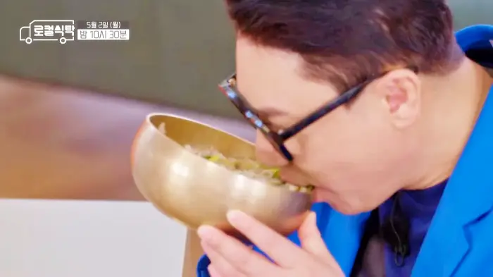 로컬식탁 안동 영탁 승우아빠 목진화 함께한 뜨끈한 사골국물에 쫄깃한 면빨의 조합 안동 손국수 안동국시 맛집 위치 어디