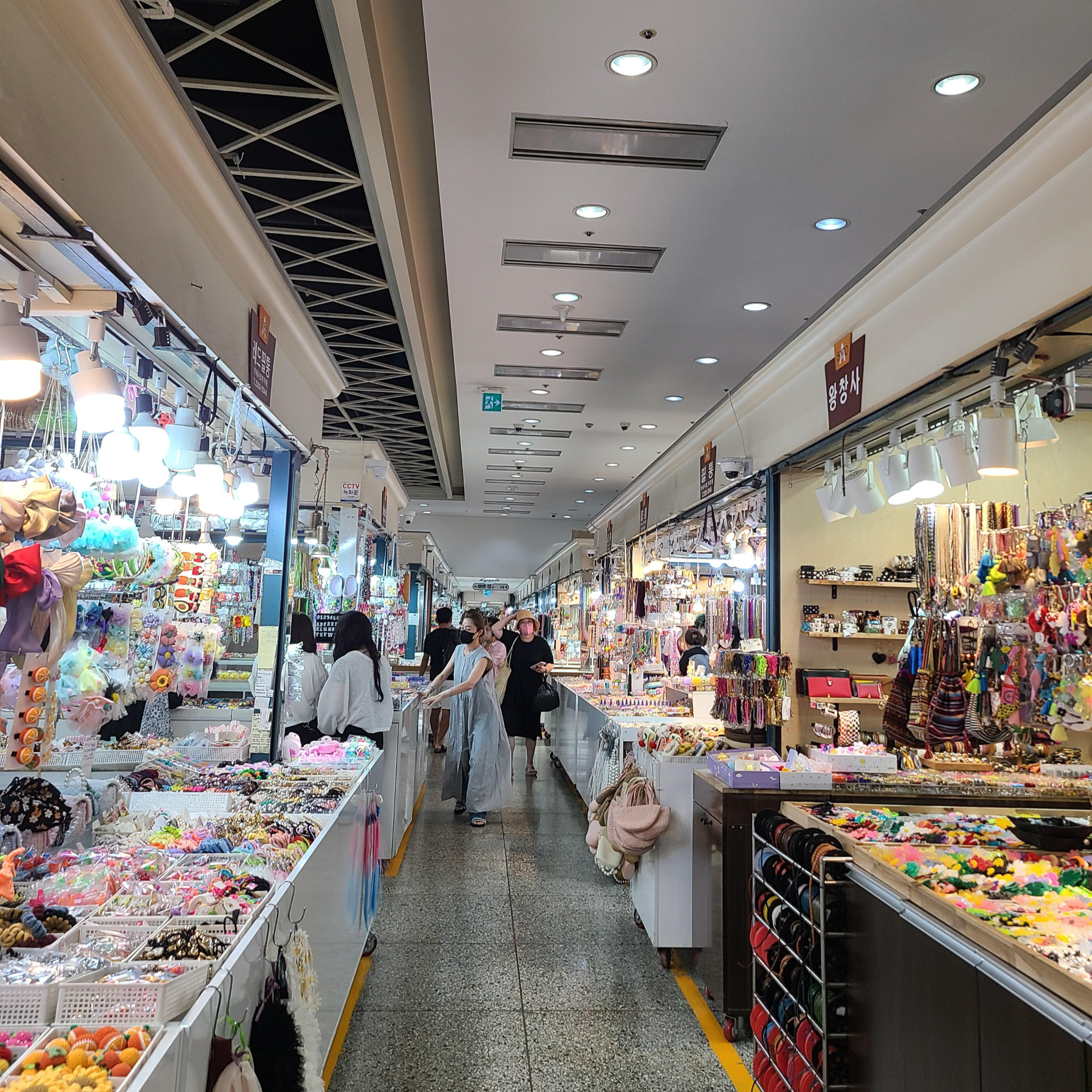 동대문 부자재 상가의 전경