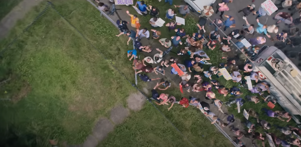 케빈의집에찾아온수많은사람들