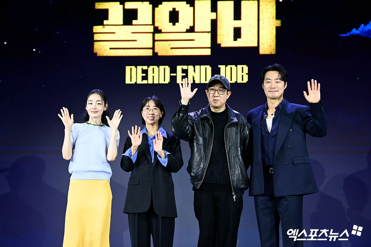 엑스포츠뉴스 꿀알바 행사 배우와 감독 단체 사진