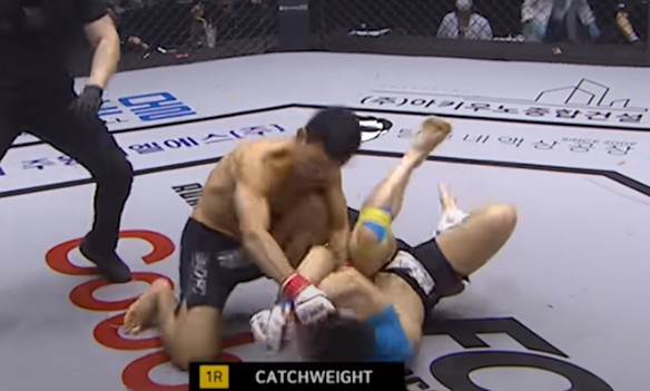 윤형빈vs밴쯔 출처: 유튜브 ROAD FIGHTING CHAMPIONSHIP 