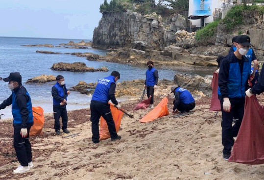 수동 청소 vs 자동화 수거 장비, 무엇이 효율적인가