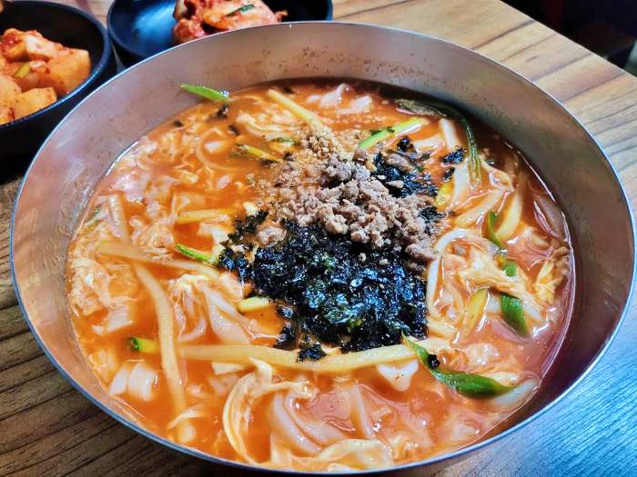 김창옥 전참시 윤두준 줄서는 칼국수집 장칼국수 강릉 맛집