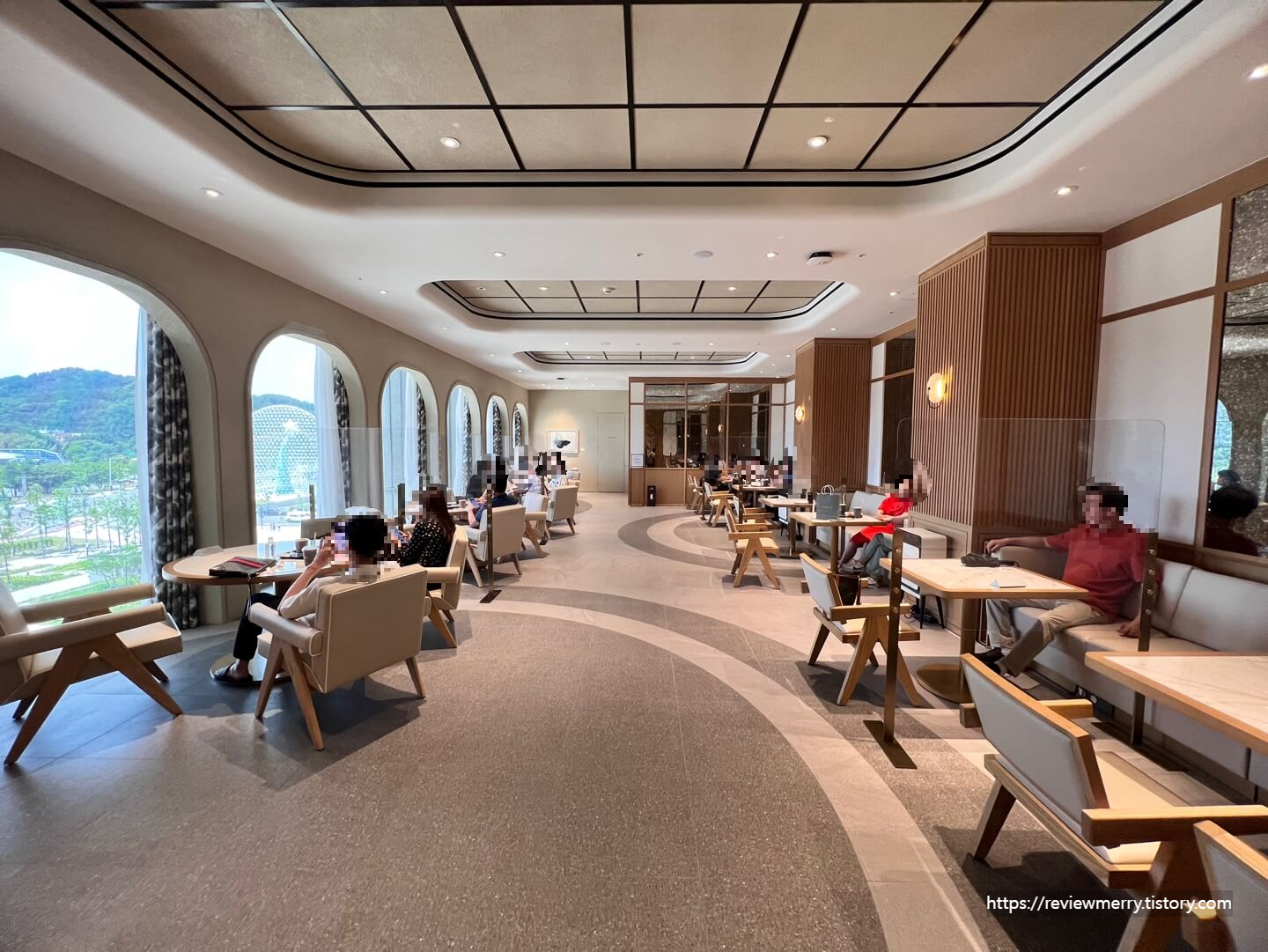 라운지 내부