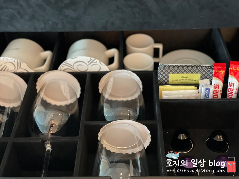 페어몬트 앰배서더 서울 시그니처 스위트룸 미니바