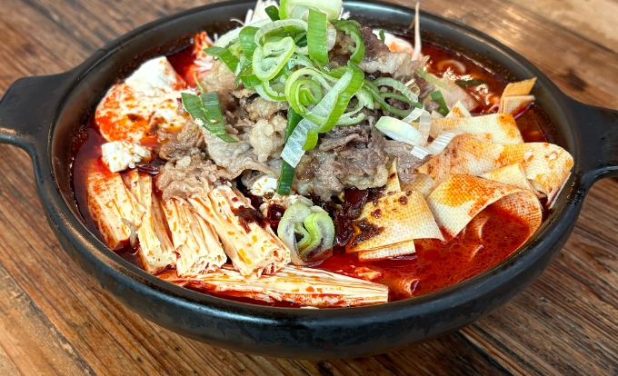 핸썸가이즈 대학로 퓨전한식 맛집 오꼬전·흑임자크림수제비·일본식넓적냉우동·마라차돌순두부