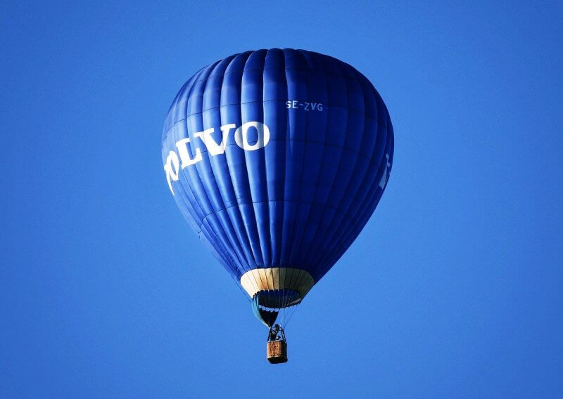 두둥실-떠오르는-파란색-열기구