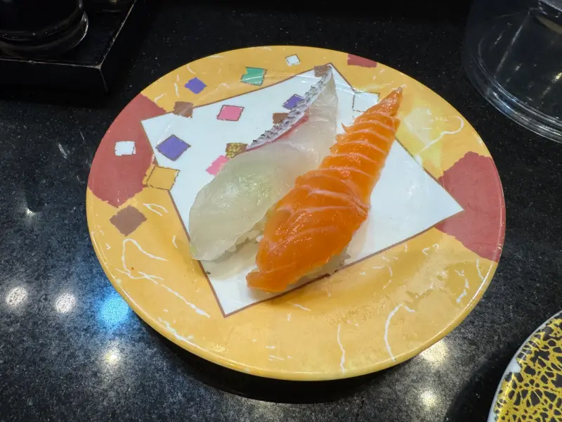 연어와 도미 초밥 사진