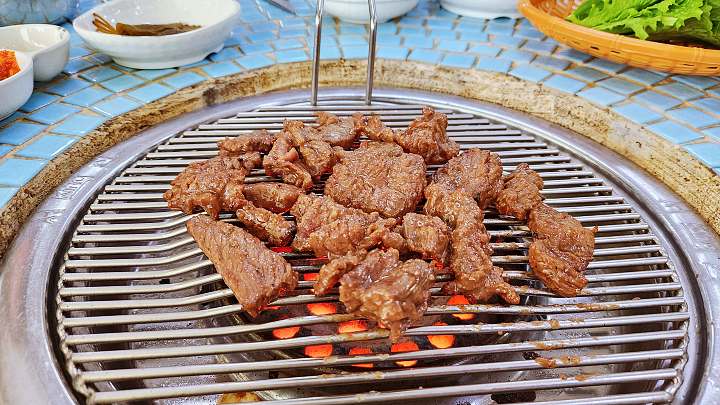 토요일은 밥이좋아 예산 덕산 스플라스 리솜 한우 양념 갈비 맛집 연탄불 구이 소고기 특수부위 갈매기살 예산10미 현지인 추천 토밥 좋아 방송정보