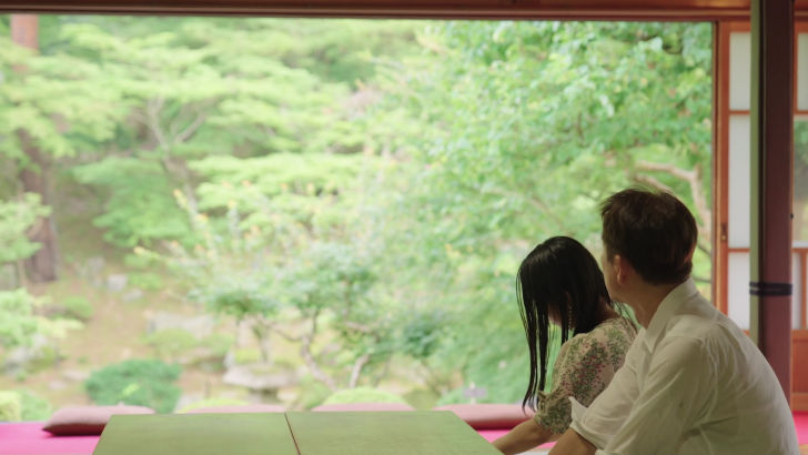 정원-바라보는-아야노-슌타로