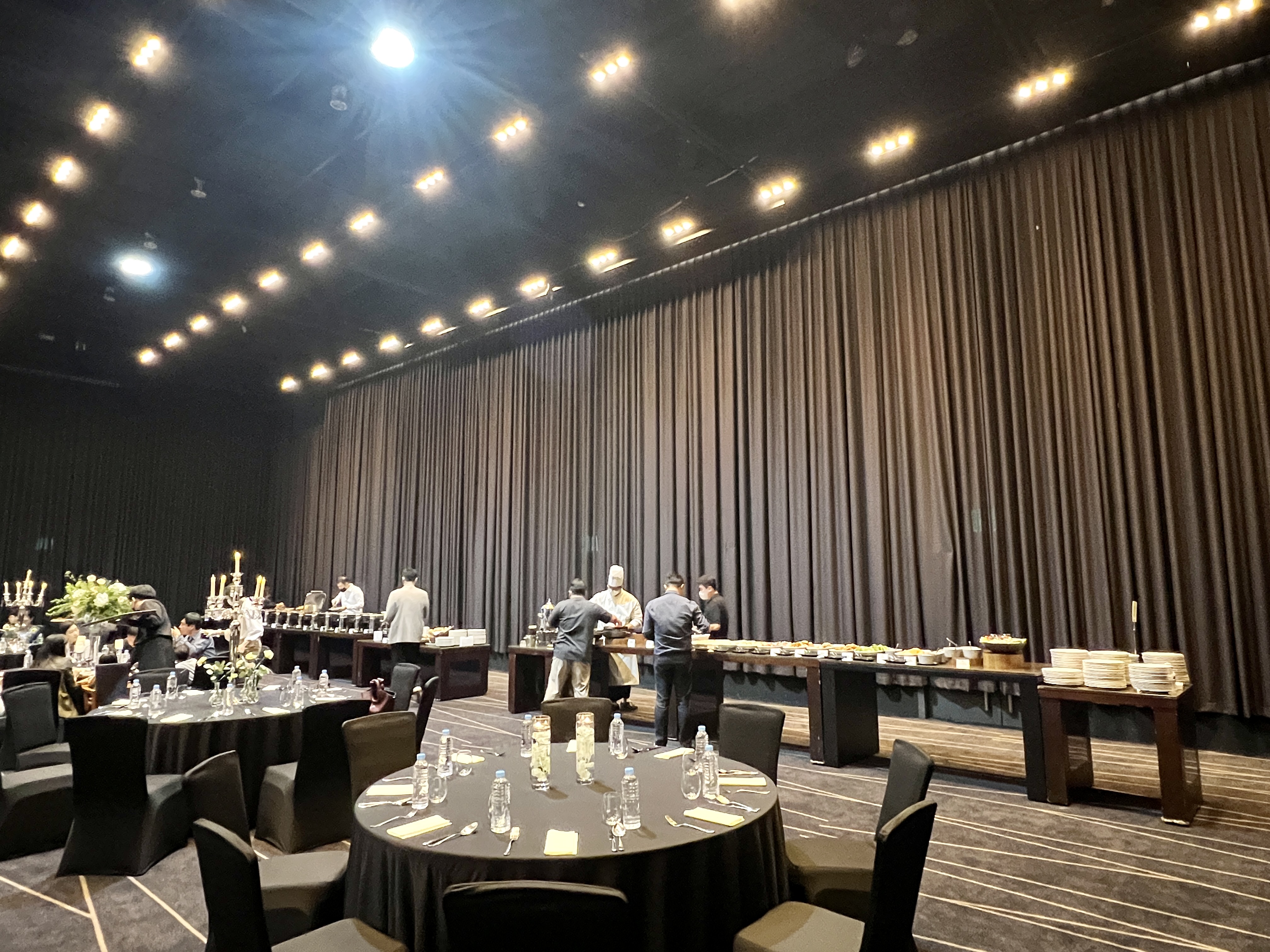 네스트호텔 뷔페식 식사