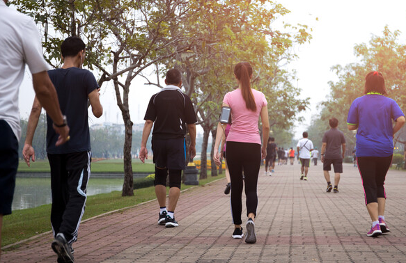 걷기운동하느모습