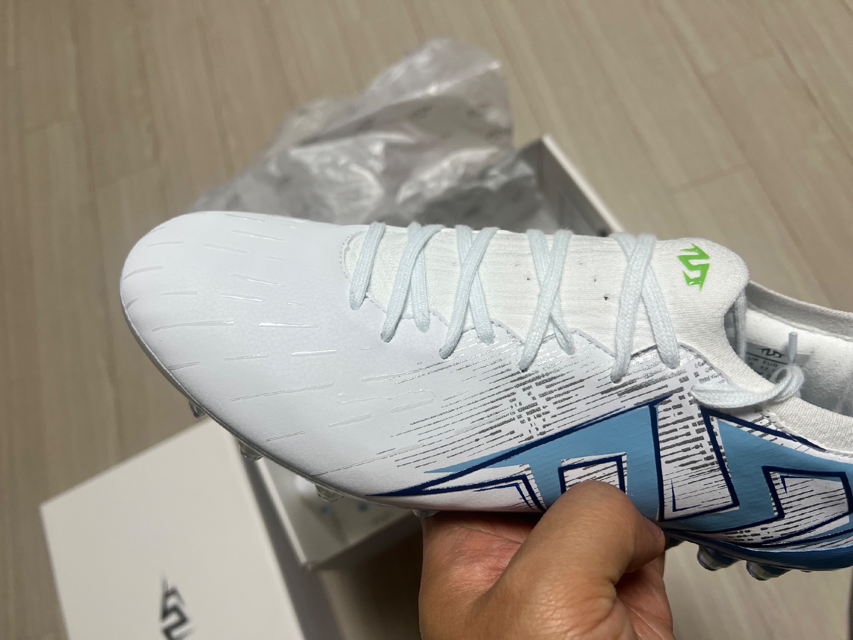 tlss 축구화 티테크 스트라이커 mg 화이트블루 축구화 소개