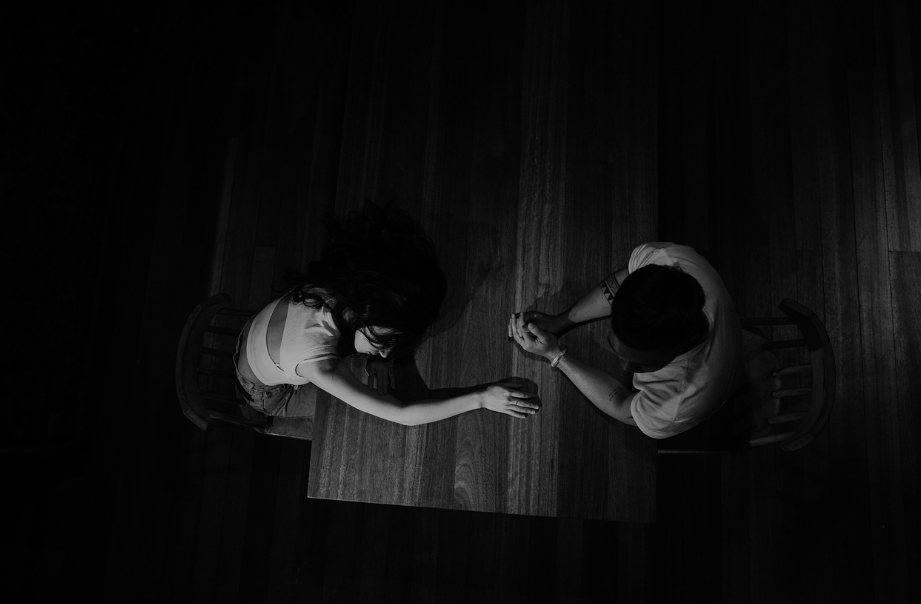 애정 표현의 차이로 인한 불만 이미지