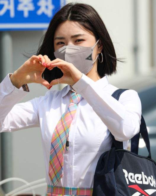 브레이브걸스 단발좌 유나 리복