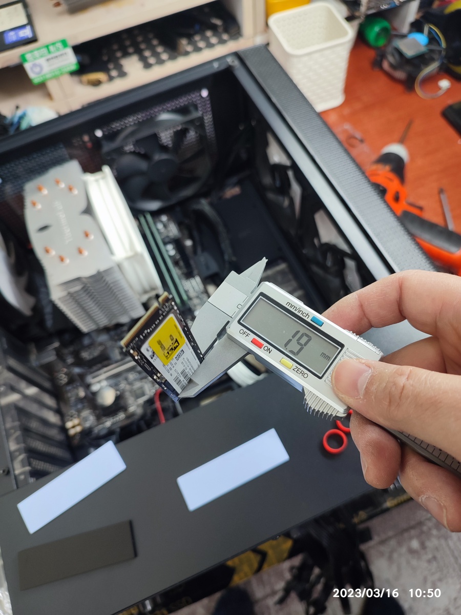 메모리 칩의 두께는 1.9mm입니다.