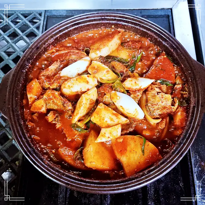 픽업 트렌드스페셜 히트맨 맛VS멋 춘천 남춘천역 쫄깃함으로 승부 오골계의 히트 비결 오골계 숯불 구이 맛집 추천