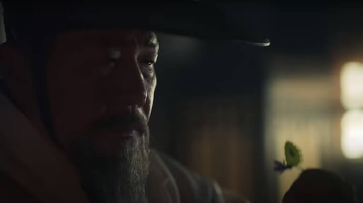 아신이-이승희-의원에게-생사초의-사용법을-알려주는-모습