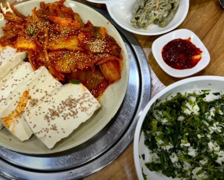 충주 수안보 산골농부식당 한정식 &amp;#124; 6시 내고향 방송 나온 시골 밥상&middot;산나물 비빔밥 맛집