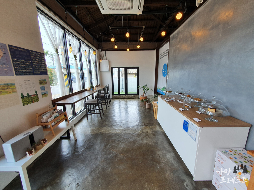 안녕구움 매장내부